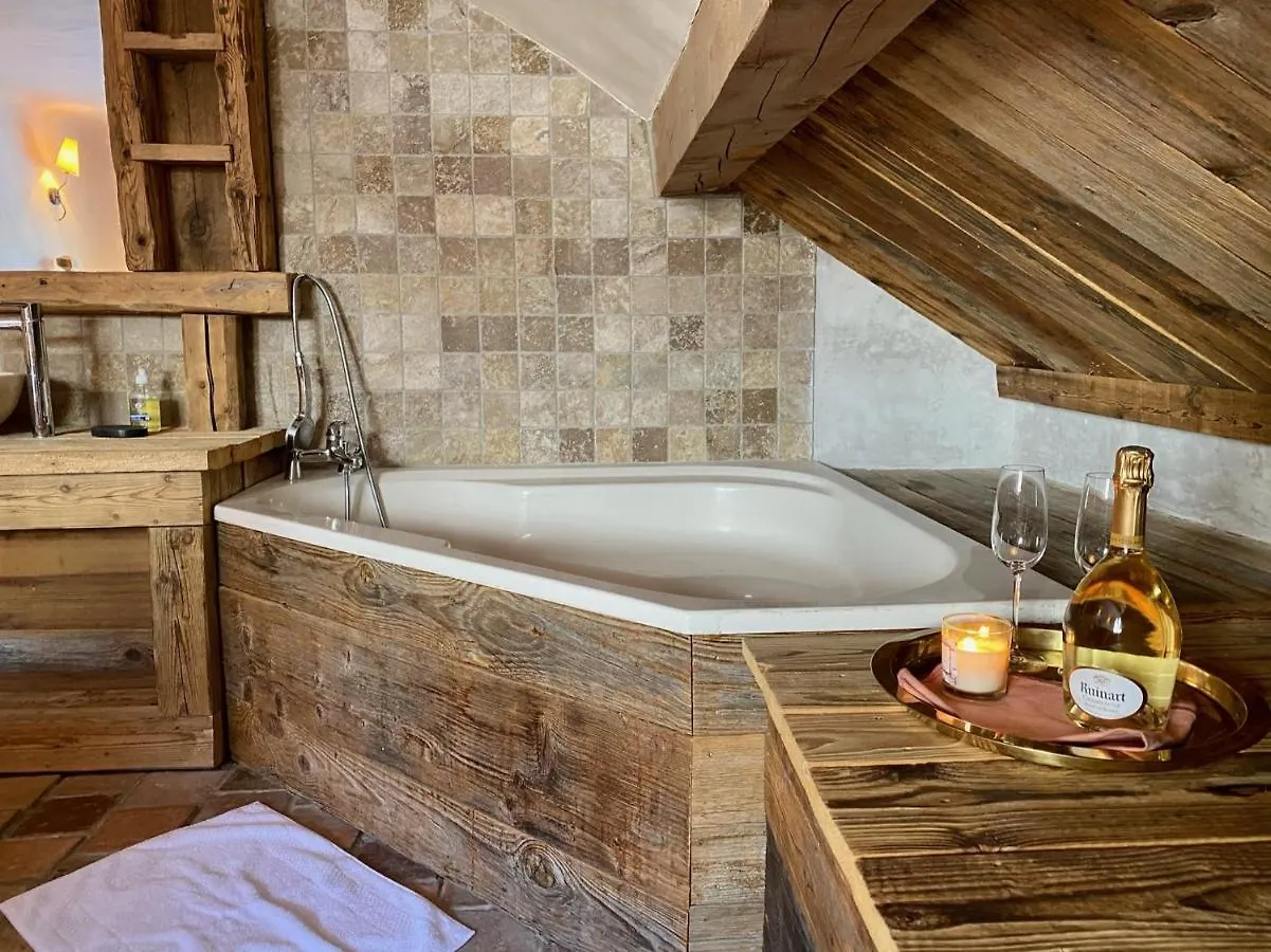 Apartment Charming Chalet, 3 Rooms, 6 To 8 Persons, Meribel, Les Allues