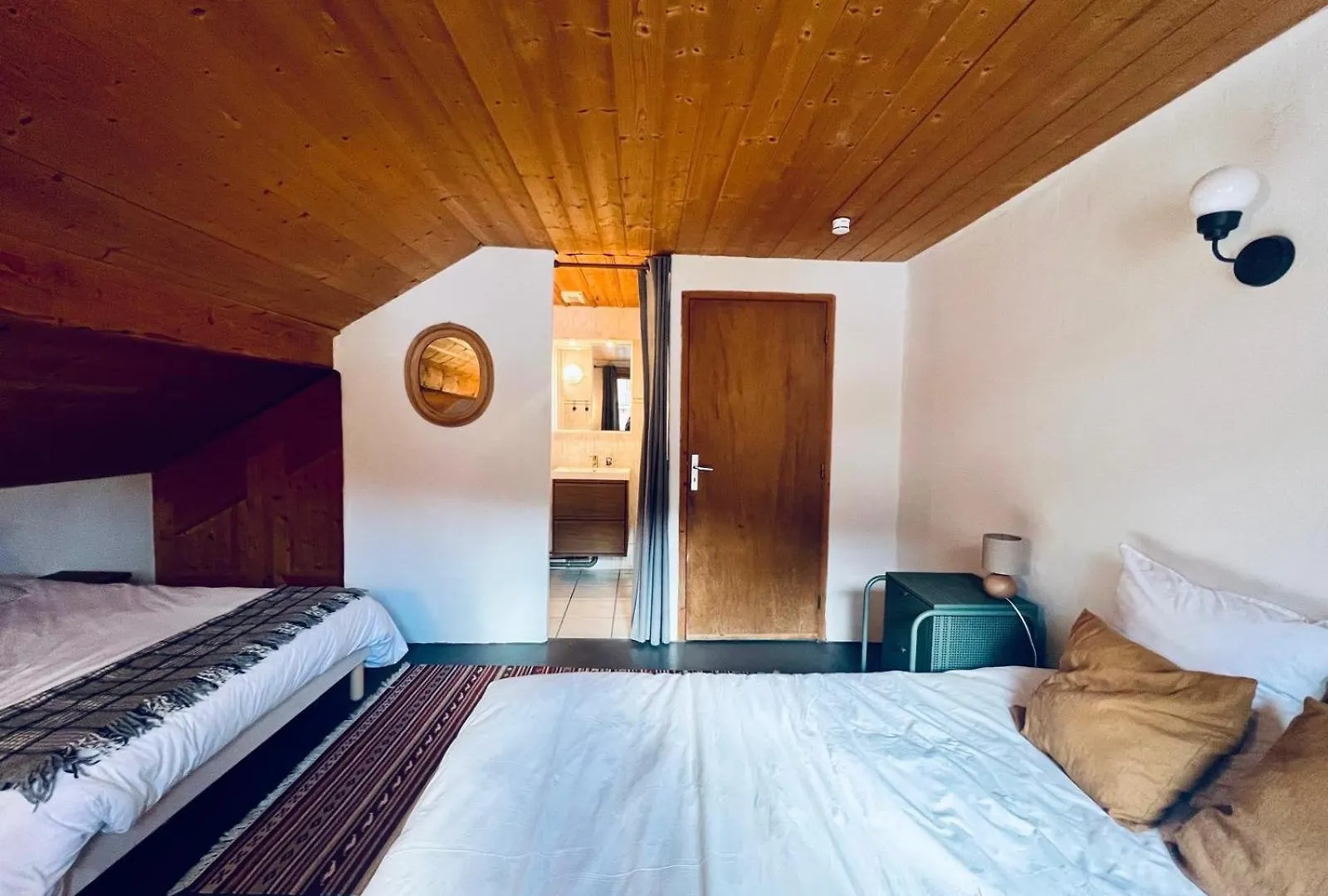 Charming Chalet, 3 Rooms, 6 To 8 Persons, Meribel, Les Allues contacts